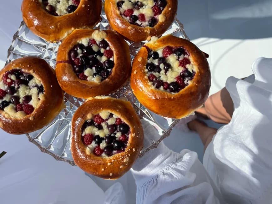 Сметанники с ягодами